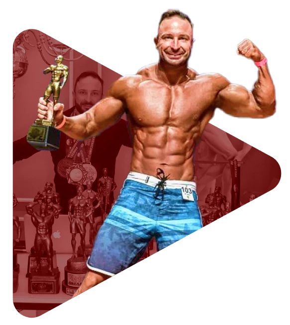 Greg, treinador da Clínica Motivation, atleta IFBB/NABBA com troféu de campeonato