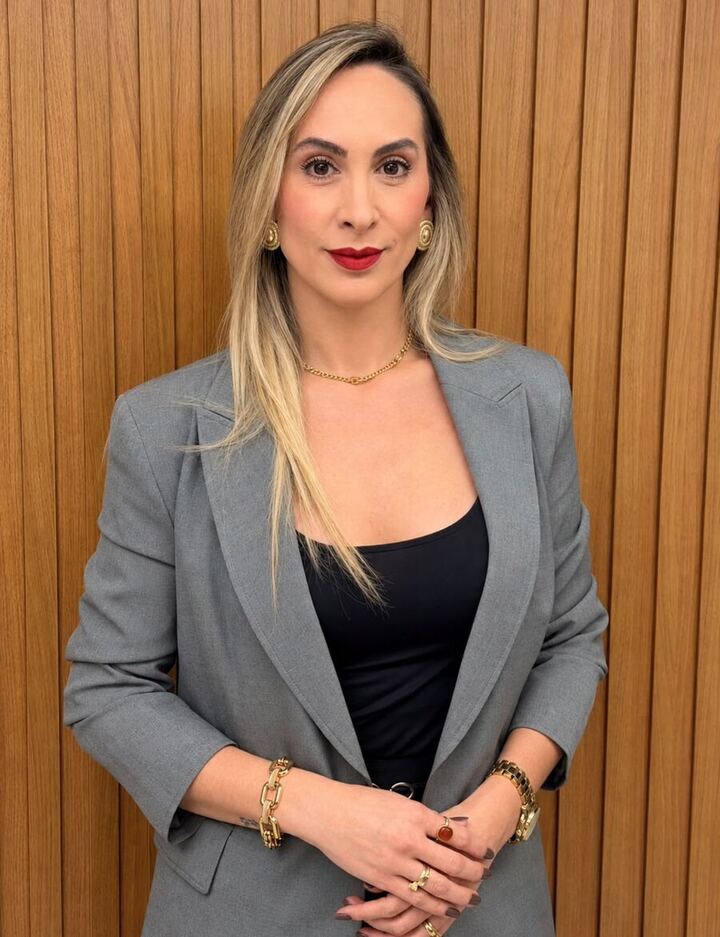 Dra. Juliana, biomédica e técnica em enfermagem da Clínica Motivation